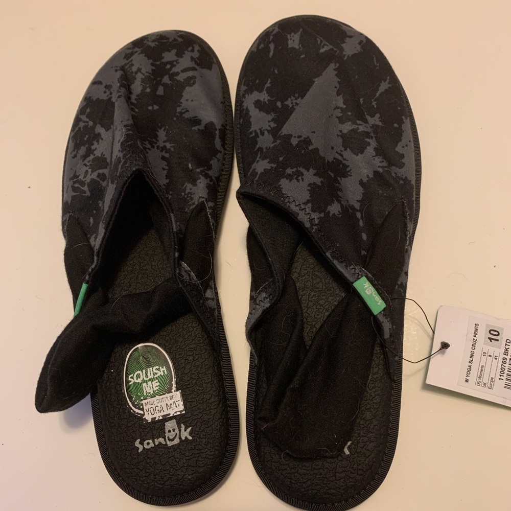 Sanuk slip one NWT